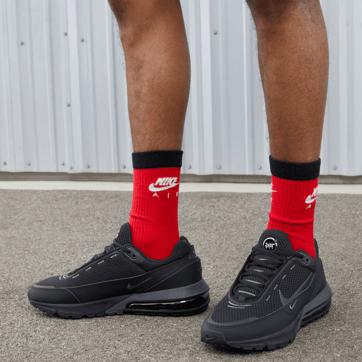 Nike Sportswear AIR MAX PULSE - Baskets basses - black/anthracite