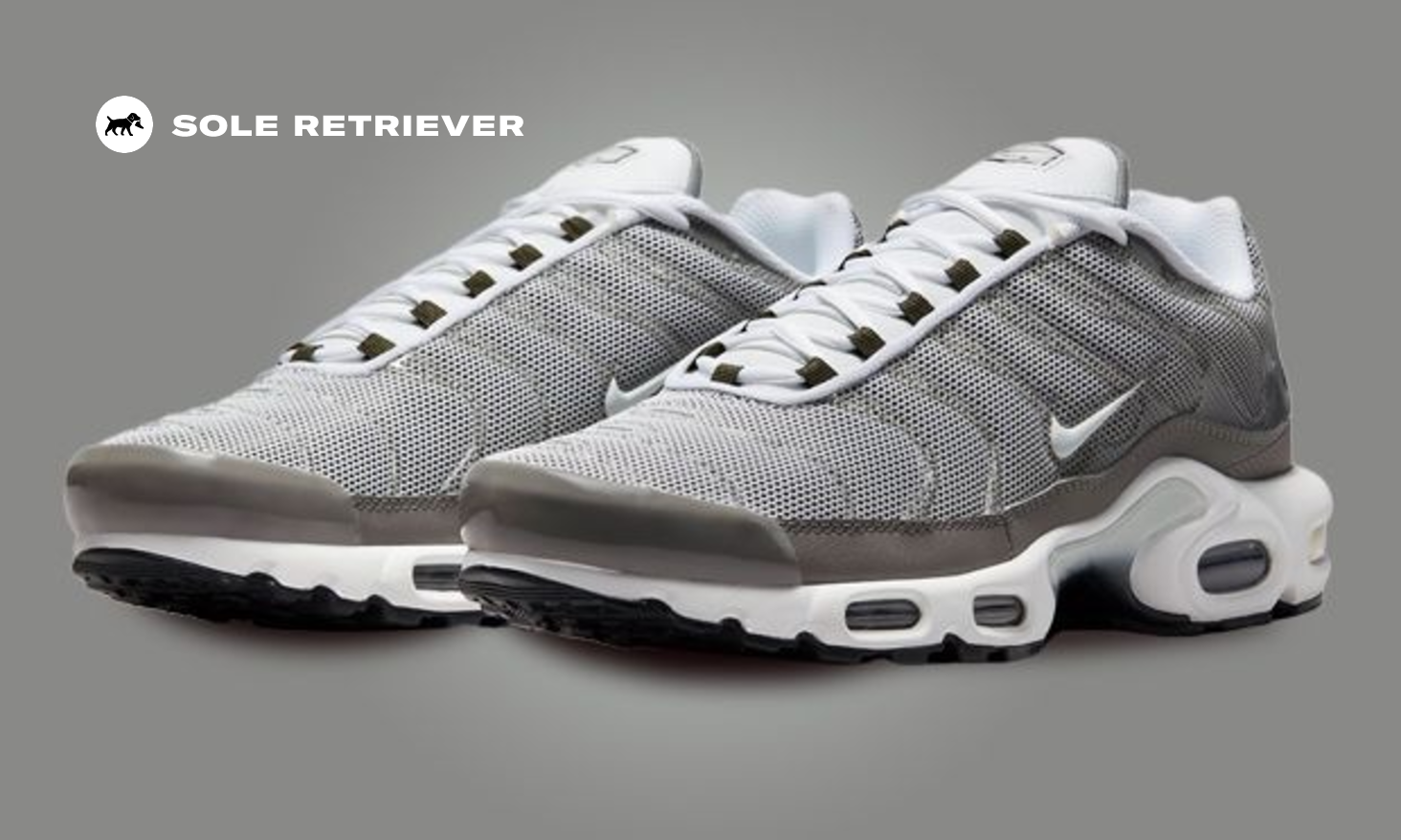 Air max plus spray shop black and white release date